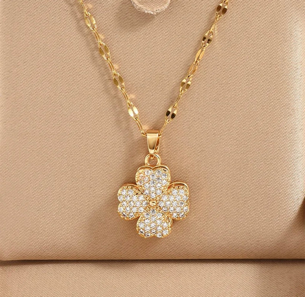 “Mama Clover” Necklace ✨NEW✨