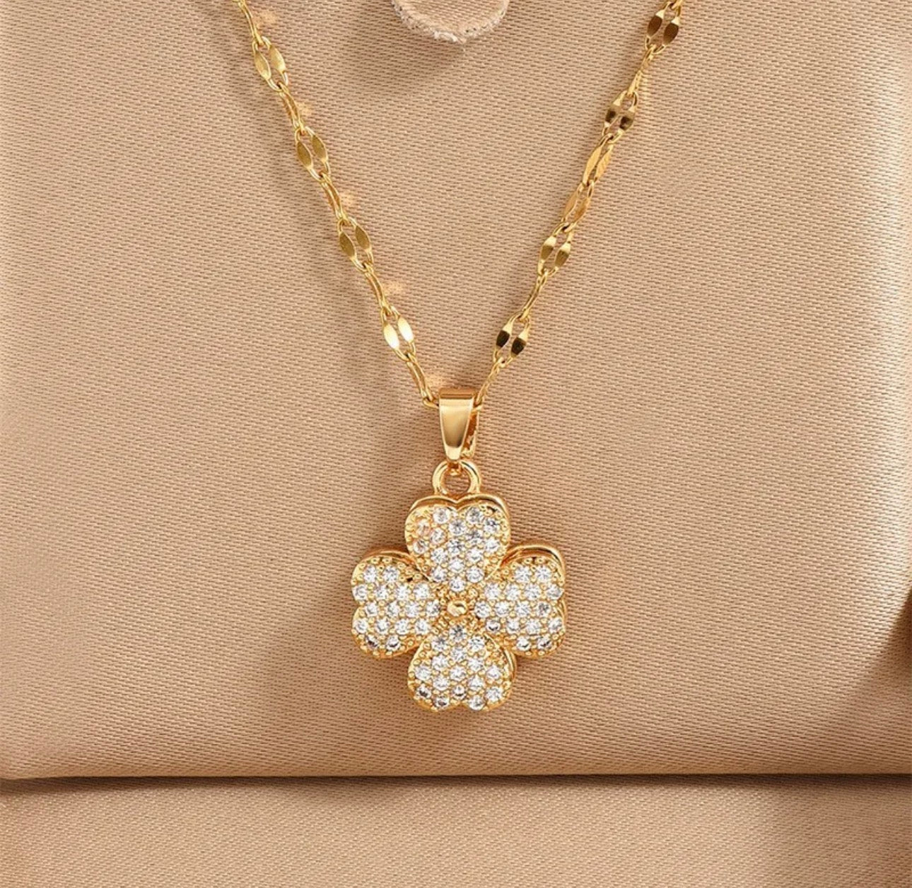 “Mama Clover” Necklace ✨NEW✨